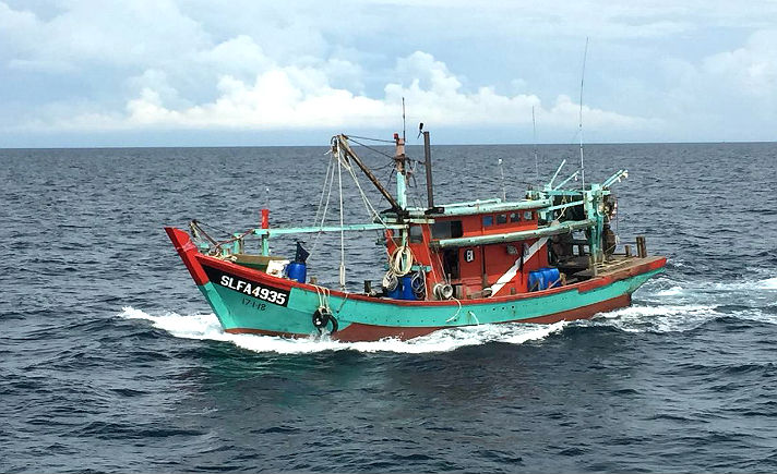 Kapal Nelayan Asing SLFA 4935 yang tertangkap saat mencuri ikan menggunakan trawl di perairan Indonesia