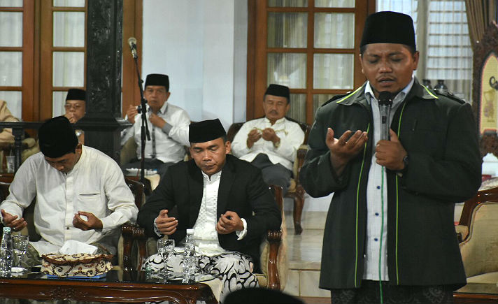 Yasin, Tahlil dan Doa Bersama, Sambut Malam Pergantian 