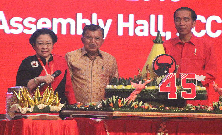 Tumpeng Pertama untuk Jokowi