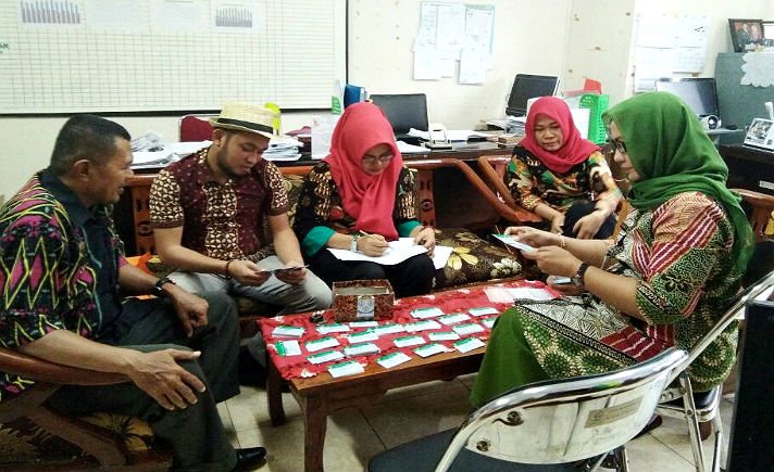 KIS Bagi Gelandangan Psikotik Kota Makassar