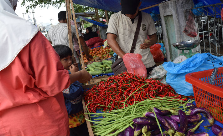 Pedagang cabai yang dijual di Pasar Ule Kareng Banda Aceh Fzi