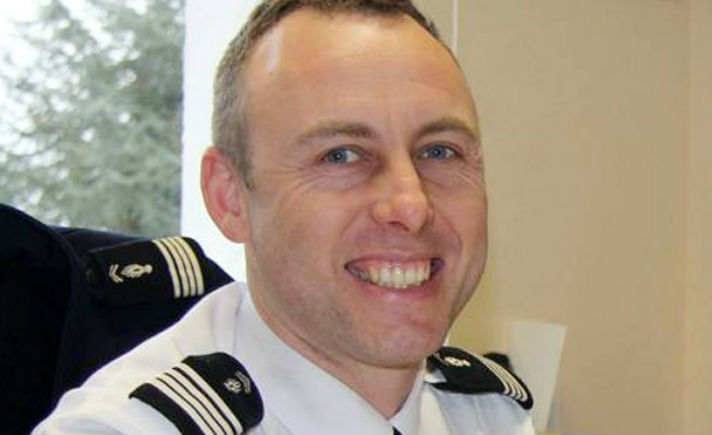 Mengharukan, Polisi Ini Sukarela Gantikan Sandera Dalam 