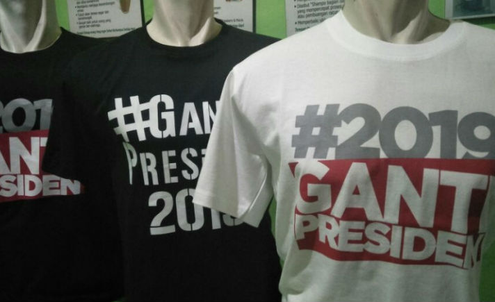 Perang Kaos 2019GantiPresiden PDIP Kalau Ada Tsunami Perang Kaos 2019GantiPresiden PDIP Kalau Ada Tsunami