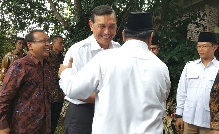 Seperti 'Plot Twist', Luhut dan Prabowo Duduk Bersama 