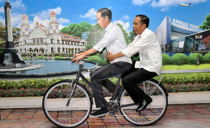 Jokowi Membonceng Jokowi