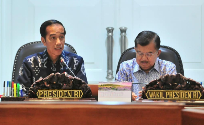 Jokowi Pimpin Rapat