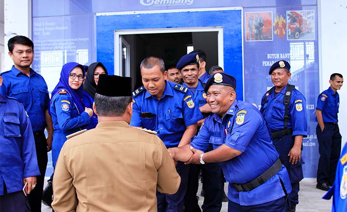 Wali Kota Aceh dan Petugas Damkar