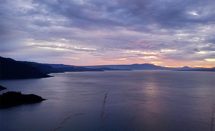 Danau Toba dari Singgolom