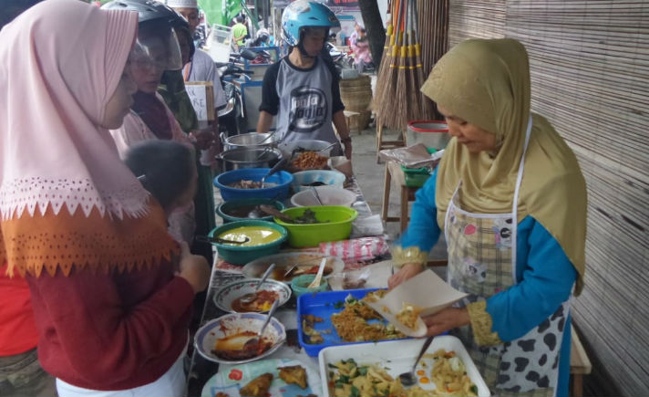 Pedagang Pasar Sore Ramadan Nitikan