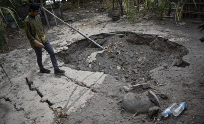 Tanah Ambles Akibat Gempa Susulan