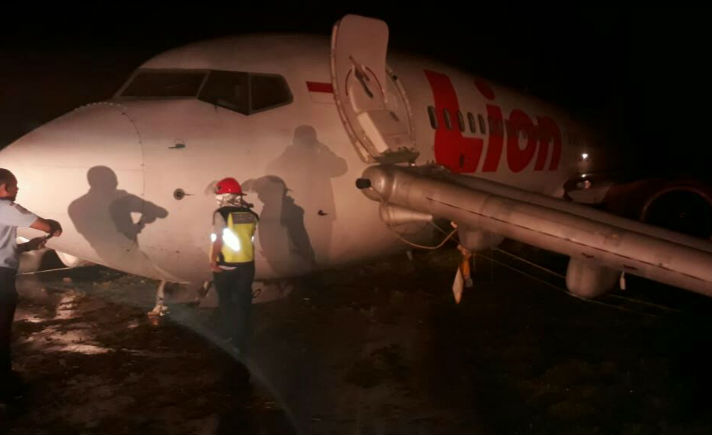 Pesawat Lion Air dengan nomor penerbangan JT 892, dari Makassar tujuan Gorontalo tergelincir di Bandara Jalaludin