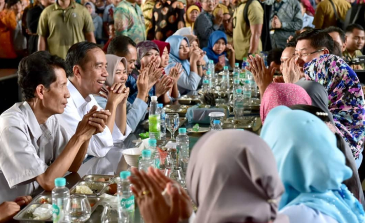 Jokowi makan