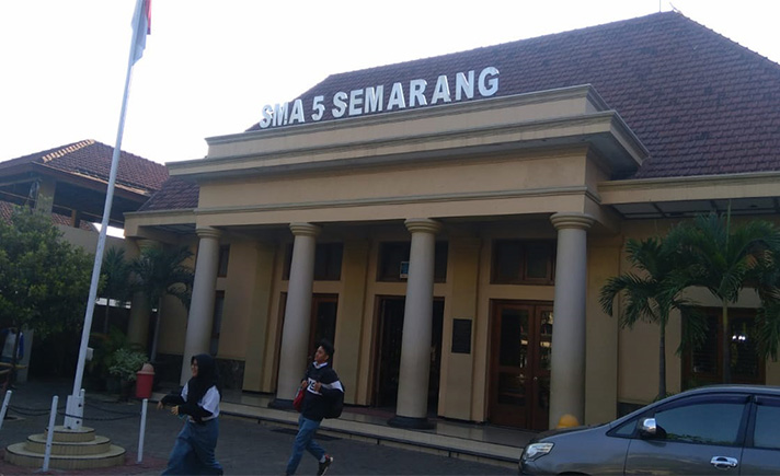 SMA 5 semarang