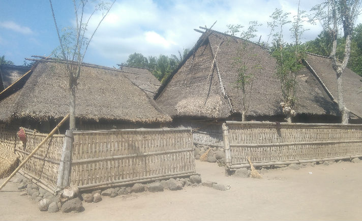 Keajaiban Gempa  Lombok  Rumah  Adat  Tetap Utuh Berdiri Tagar