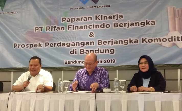 Bisnis Pialang