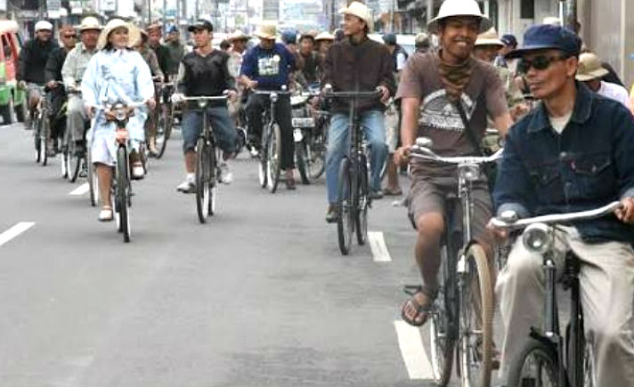 Komunitas Sepeda Ontel di Bandung