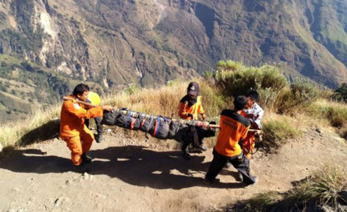Evakuasi Jenazah Pendaki Gunung Rinjani