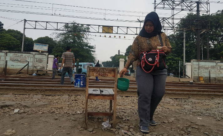 Pintu Kereta Jatinegara