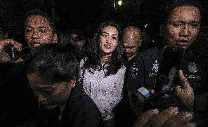 Atiqah Hasiholan