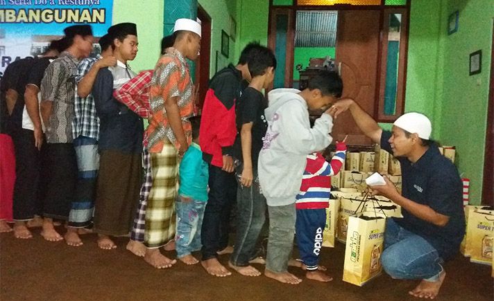 Bikers Yogyakarta Tur Sambil Berbagi ke Anak Yatim