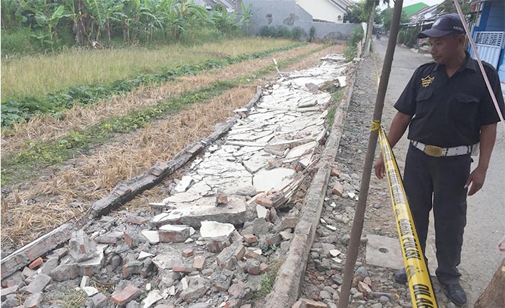 Tembok Roboh di Tegal