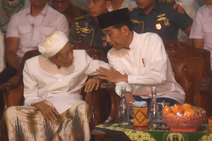 Jokowi dan Mbah Moen