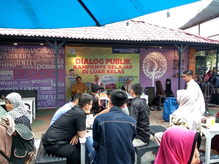 Diskusi publik tentang Kampanye Belajar