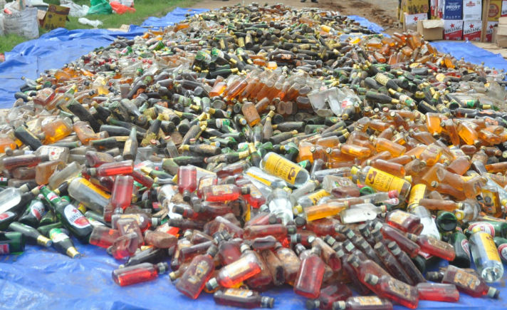 Kepolisian Daerah Sulawesi Selatan memusnahkan ratusan ribu liter minuman keras