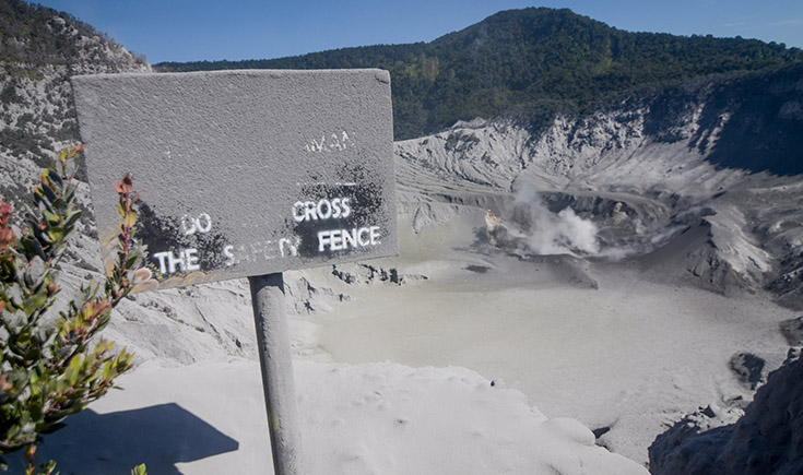 Erupsi Gunung Tangkuban Perahu berangsur reda