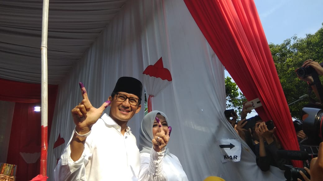 Sandiaga dan Istri Nyoblos Pemilu 2019