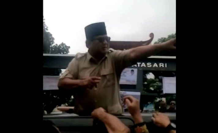 Prabowo Pukul Orang