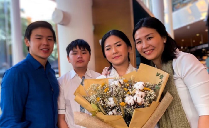 Veronica Tan dan anak-anaknya