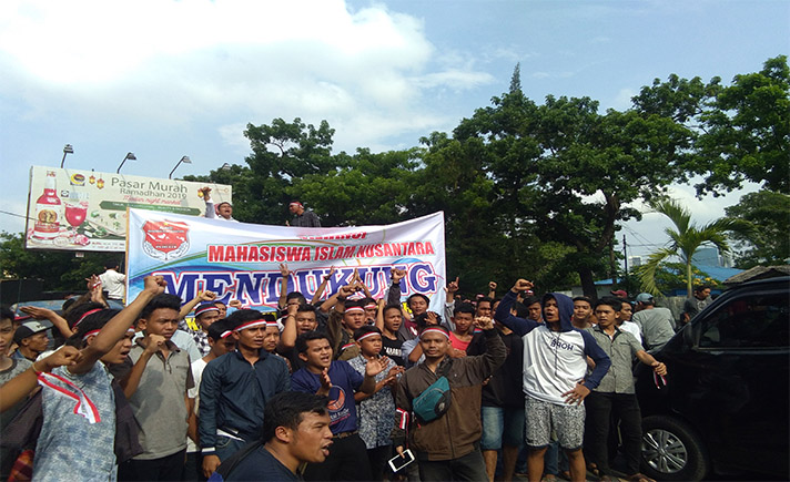 Massa Aksi di Medan Menolak Makar dan People Power