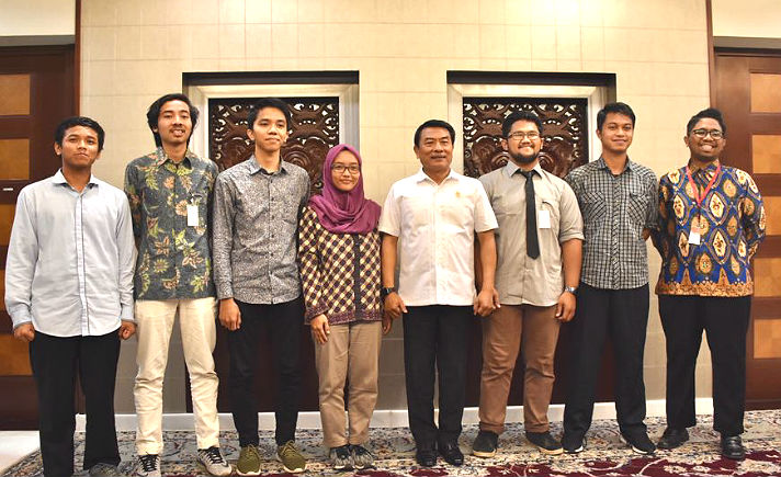 Tujuh Mahasiswa Indonesia Pelajari Revolusi Industri 4.0 di Eropa