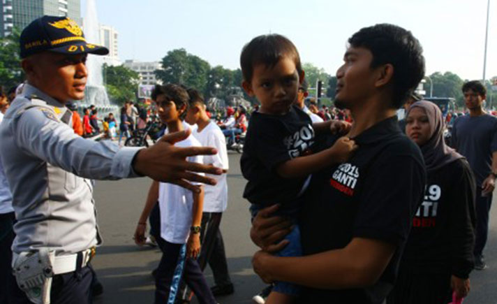 Atribut Bernuansa Politik