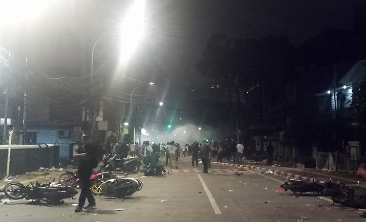 Kondisi Terkini Thamrin, Massa Lempar Molotov ke Polisi