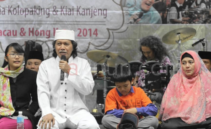 Cak Nun keluarga