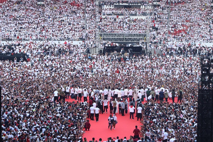 Jokowi dan Pendukung di GBK