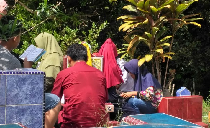 Ziarah Kubur Tradisi Idul Fitri yang Masih Terjaga Tagar