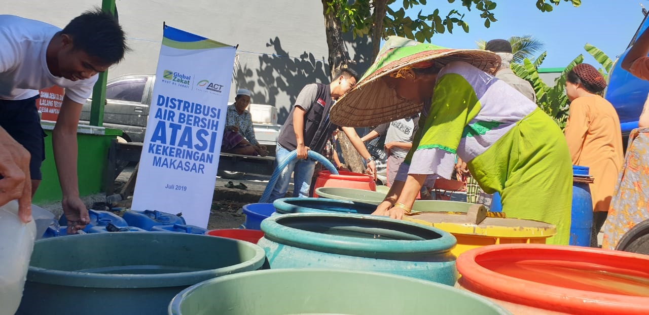 Bantuan Air Bersih di Maros