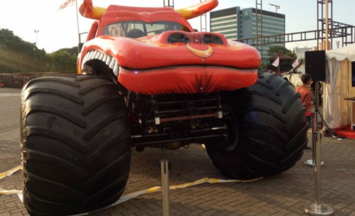 Truk monster El Toro Loco yang dipamerkan di  Indonesia International Motor Show