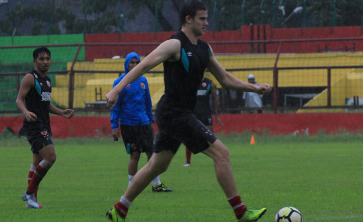 Latihan Perdana PSM Dihadiri Ribuan Suporter Fanatiknya | Tagar