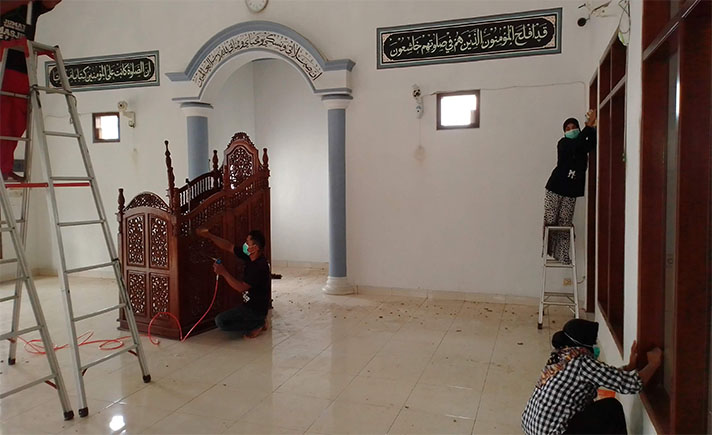 Komunitas Pembersih Masjid