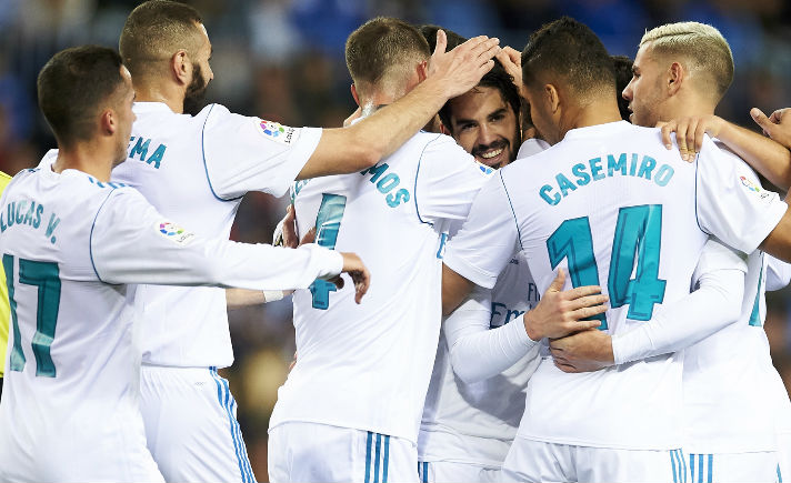 Pemain Real Madrid merayakan gol dari Isco ke gawang Malaga