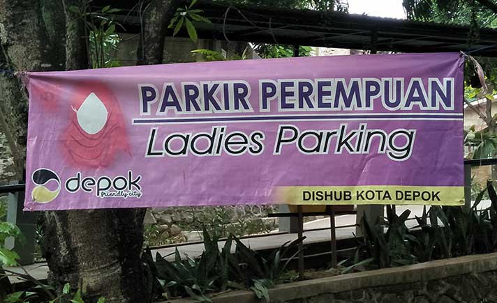 Spanduk Parkir Perempuan