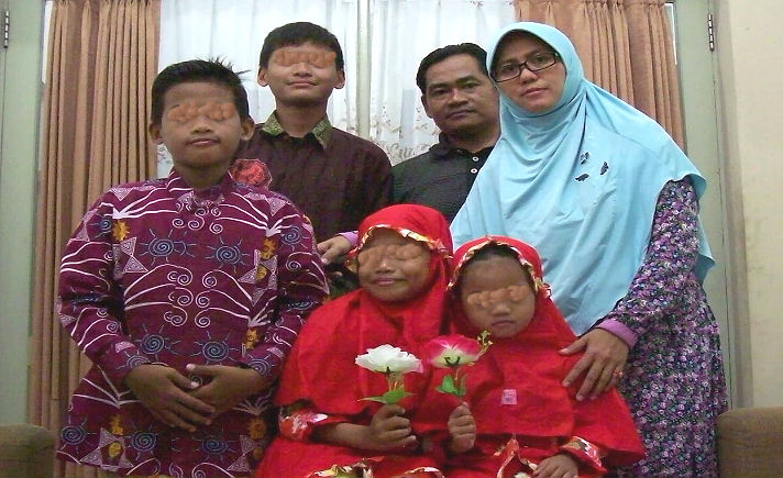 Foto Keluarga Terduga Pelaku Teror Bom Bunuh Diri