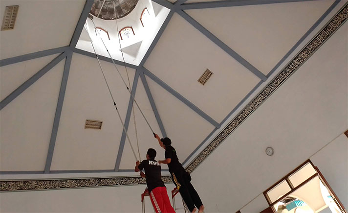 Relawan Komunitas Resik-Resik Masjid
