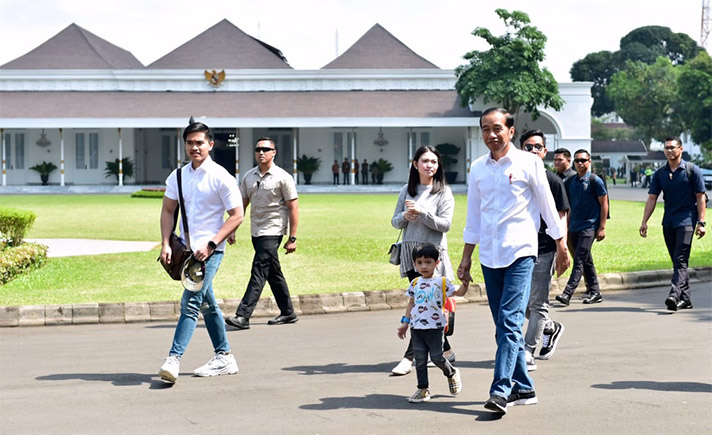 Jokowi dan Jan Ethes Kompak