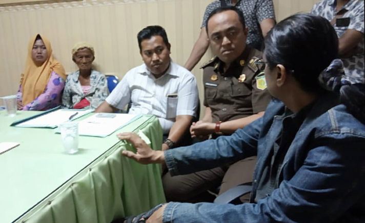 Warga Desa Lajing Bangkalan