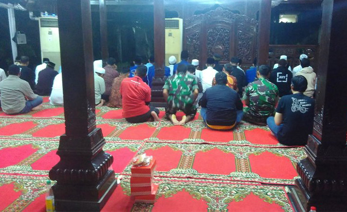Salat Subuh di Cikeas
